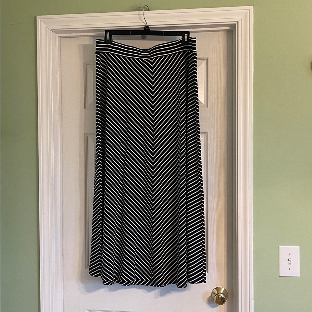 Lands’ End Black and White Maxi Skirt-Sz 1X